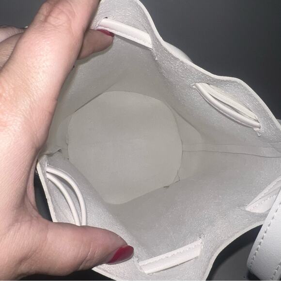 DEREK LAM white leather bucket minimalist quiet luxury bag - Picture 9 of 10